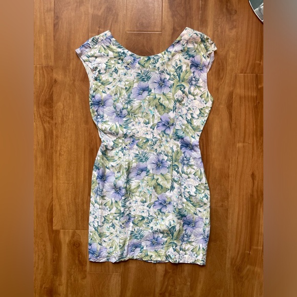 Feminine Floral Print Vintage 1990's 'Fairweather' Scoop Back Mini Dress - Picture 4 of 10